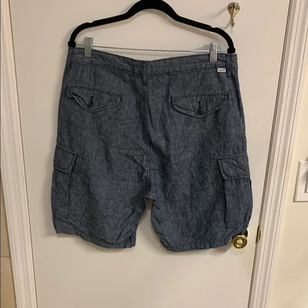 Vintage Levi’s Blue Cargo Shorts Relaxed Fit in size 34